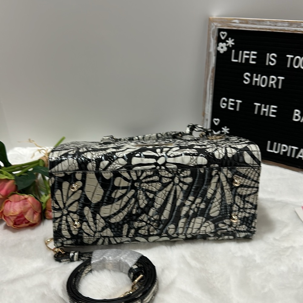 Brahmin Cami/Hanna wallet in Daisy Batik - Picture 8 of 17